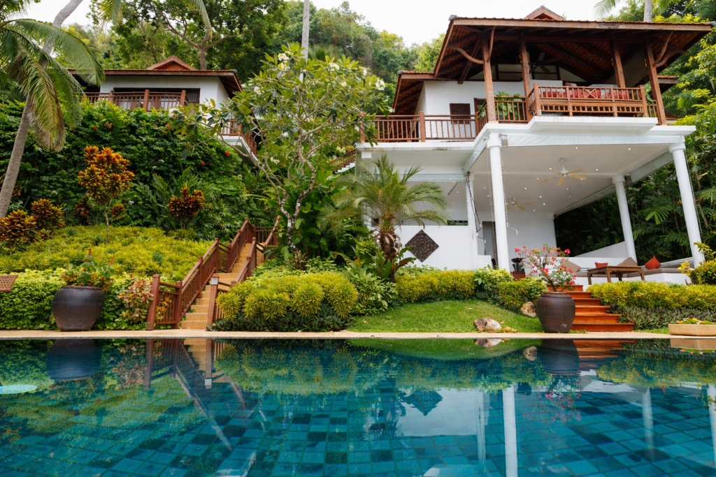 Residence with pool